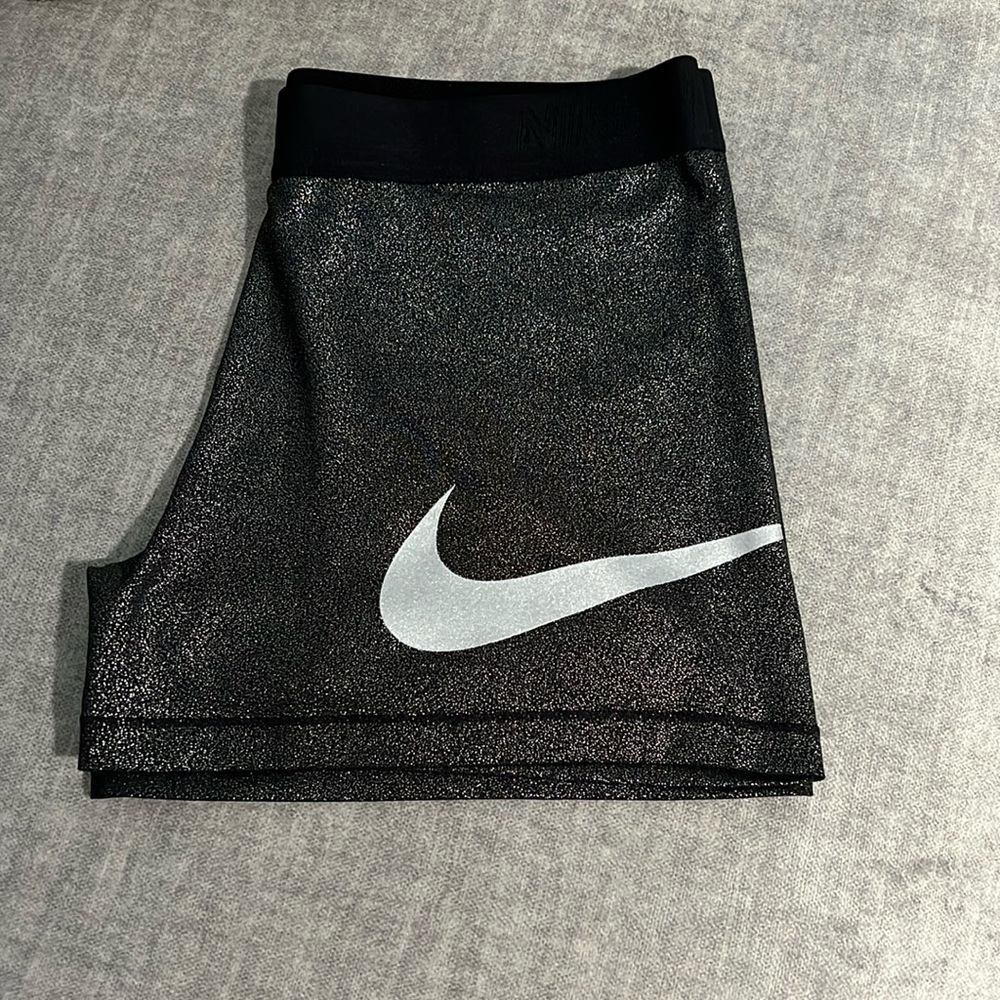 🖤 Nike Pro Sparkle shorts
